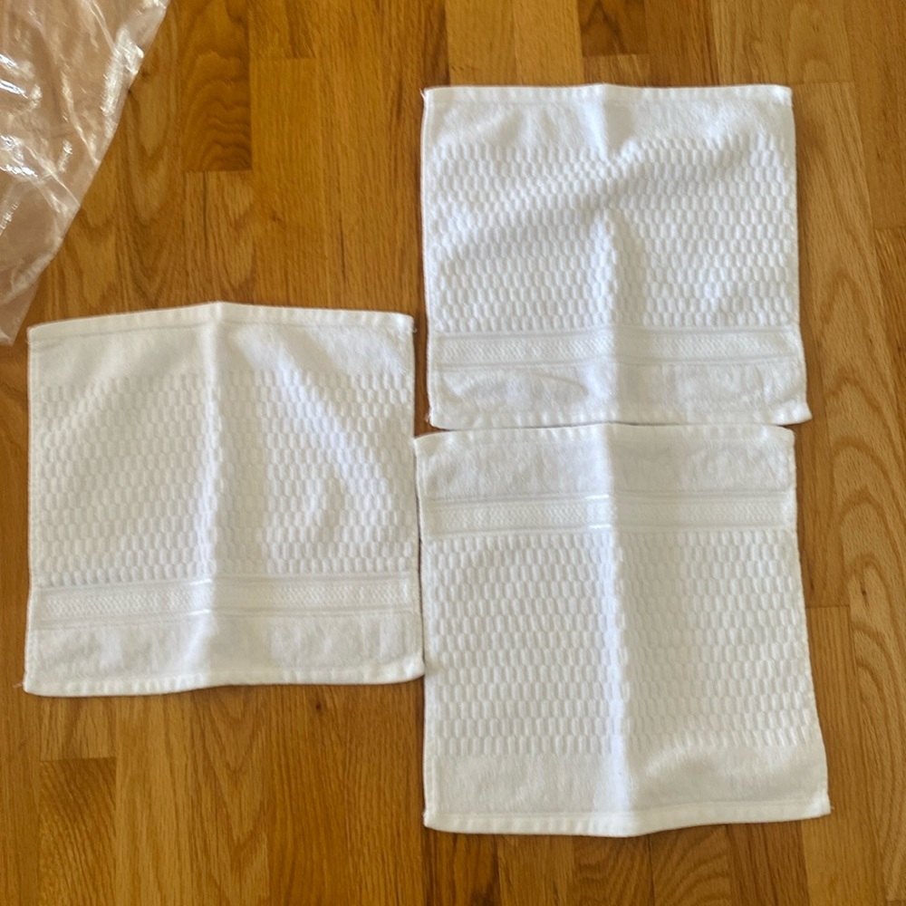 NWOT (3) hotel collection white textured washcloths thick